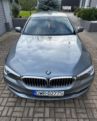 BMW Seria 5 cena 122900 przebieg: 105000, rok produkcji 2018 z Sieradz małe 781